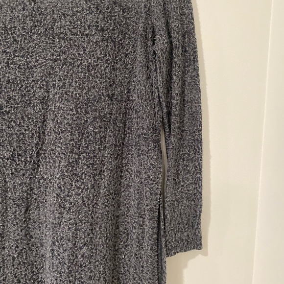 Long sleep shirt with slits in the side! Perfect for wearing with leggings. - Picture 4 of 4
